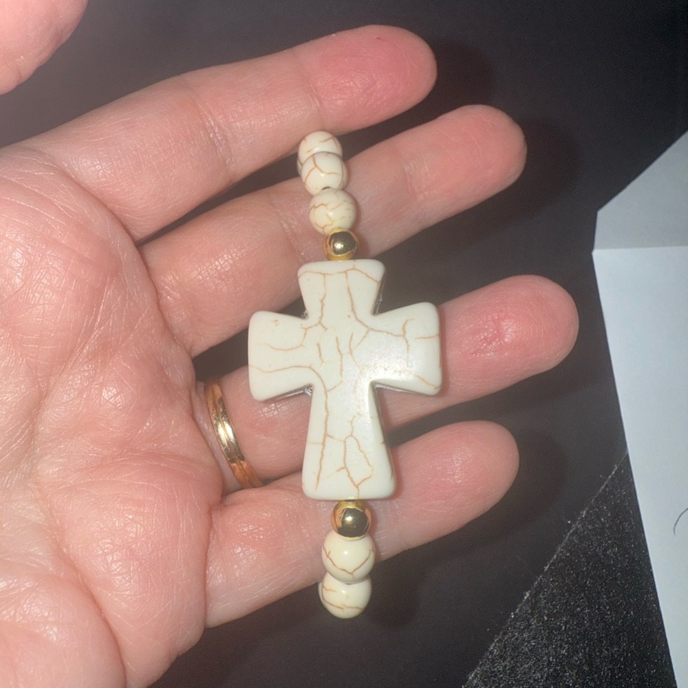 New Artisan Made Cream Cross Beaded Stretch Bracelet - Picture 3 of 3
